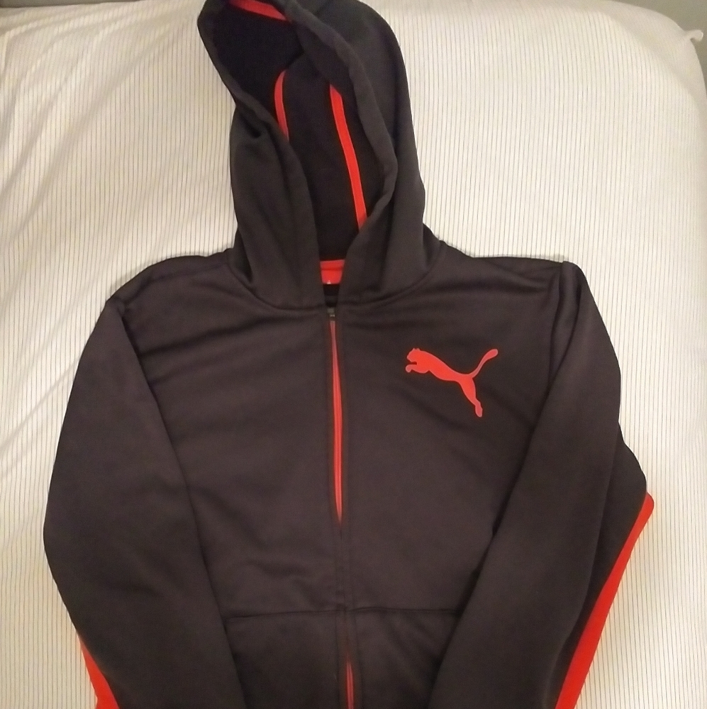 Ladies Puma zip up hoodie. Size L